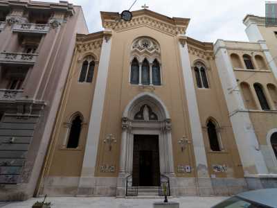 Ma a spezzare il panorama ormai classico dell�Umbertino ci pensa un silenzioso tempio religioso: la Chiesa dell�Immacolata
